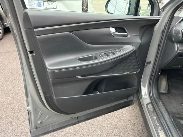 Used 2023 Hyundai Santa Fe SEL Premium w/ Cargo Package image 9