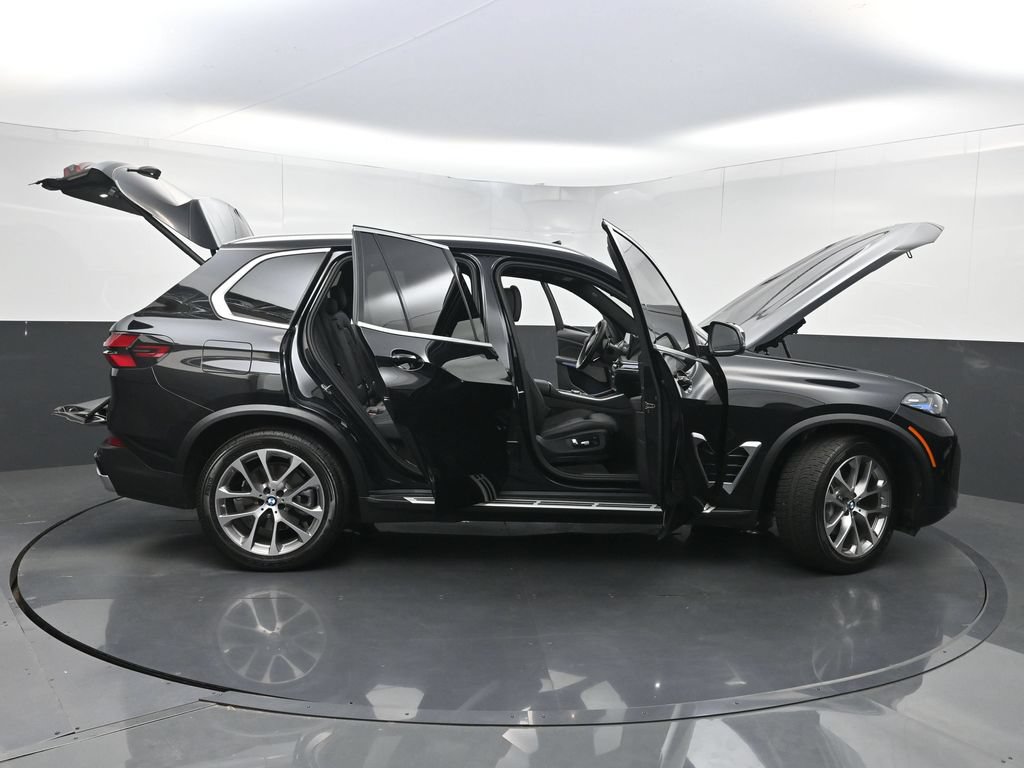 Used 2025 BMW X5 xDrive40i w/ Climate Comfort Package AWD/4WD image 39