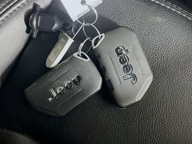 Used 2022 Jeep Wrangler Unlimited Sahara AWD/4WD image 33