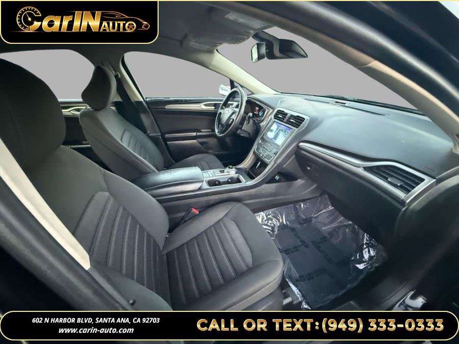 Used 2020 Ford Fusion SE image 15
