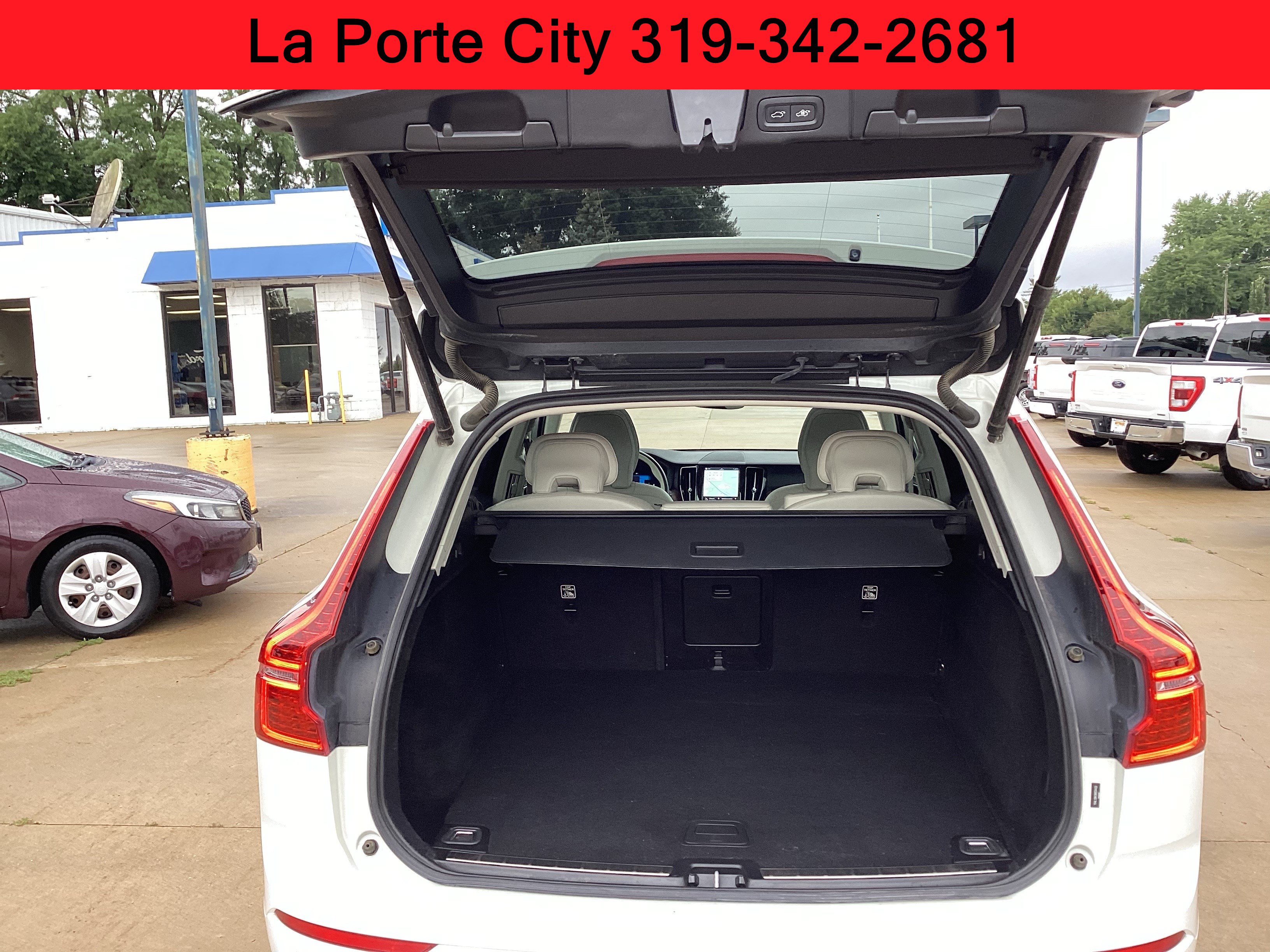 Used 2022 Volvo XC60 B5 Momentum AWD/4WD image 19