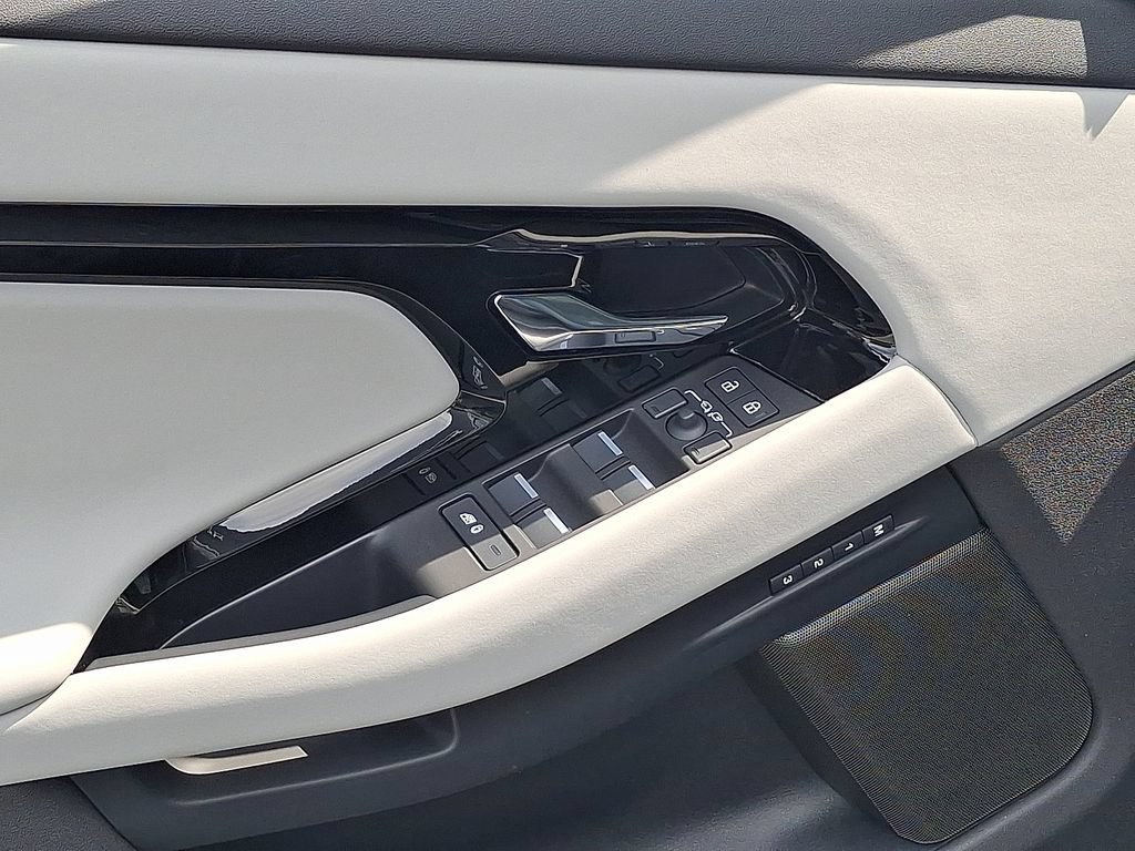 New 2026 Land Rover Range Rover Evoque Hoxton AWD/4WD image 8