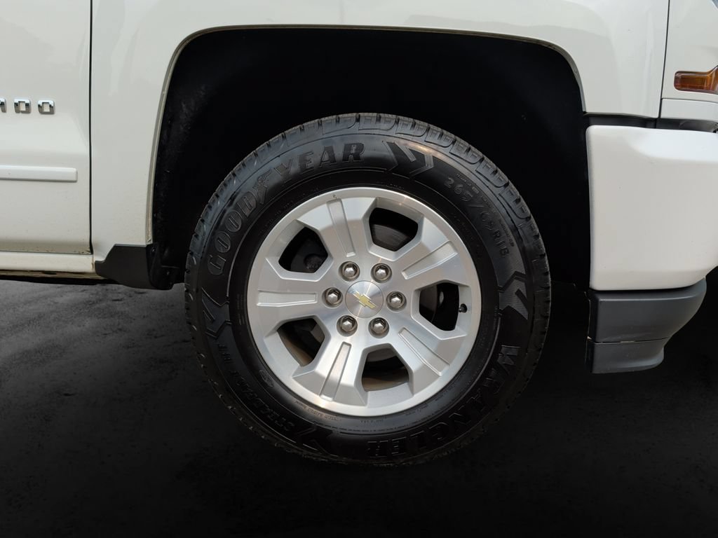 Used 2018 Chevrolet Silverado 1500 LT w/ All Star Edition AWD/4WD image 9