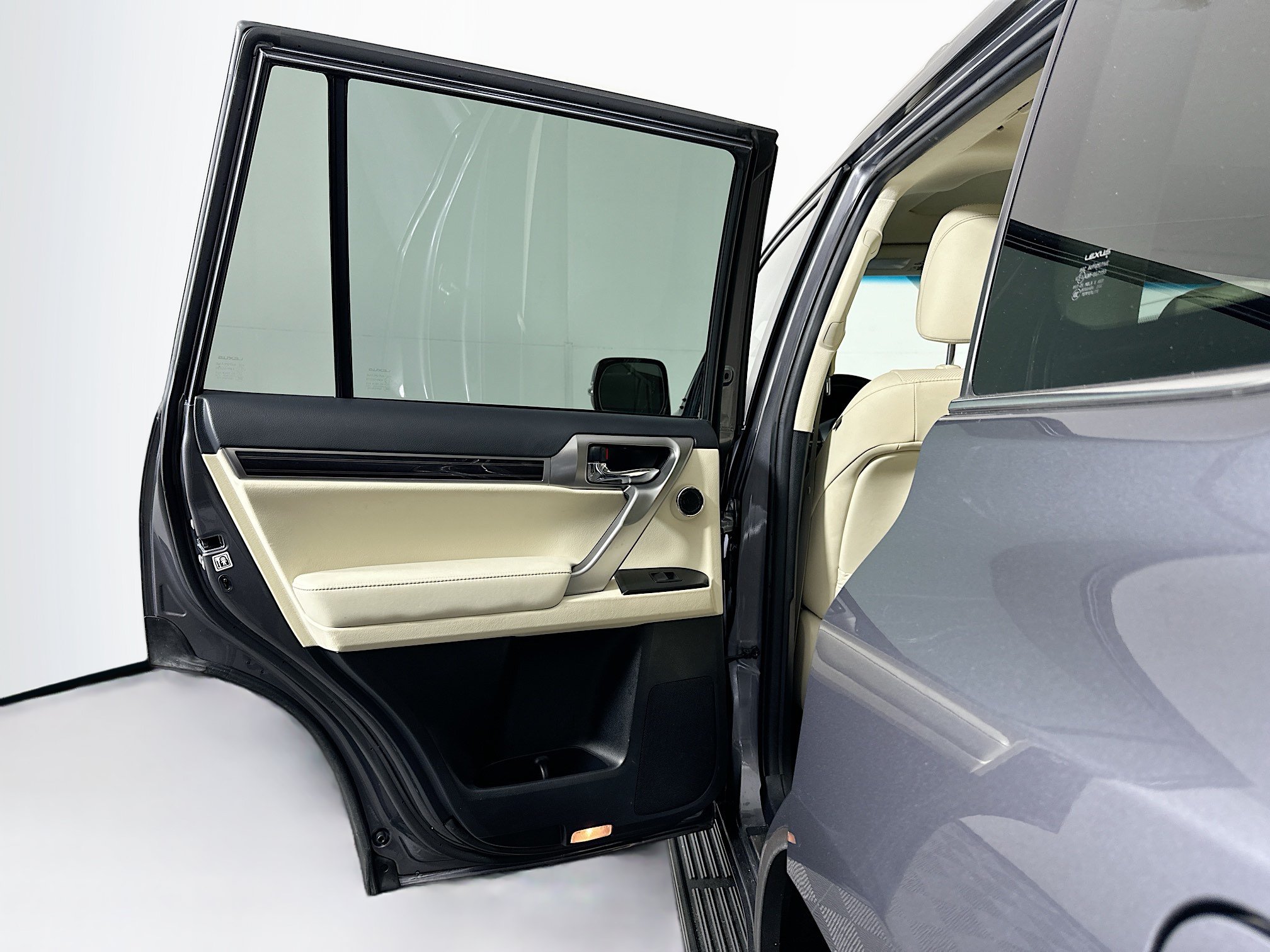Used 2023 Lexus GX 460 Premium w/ Accessory Package AWD/4WD image 27