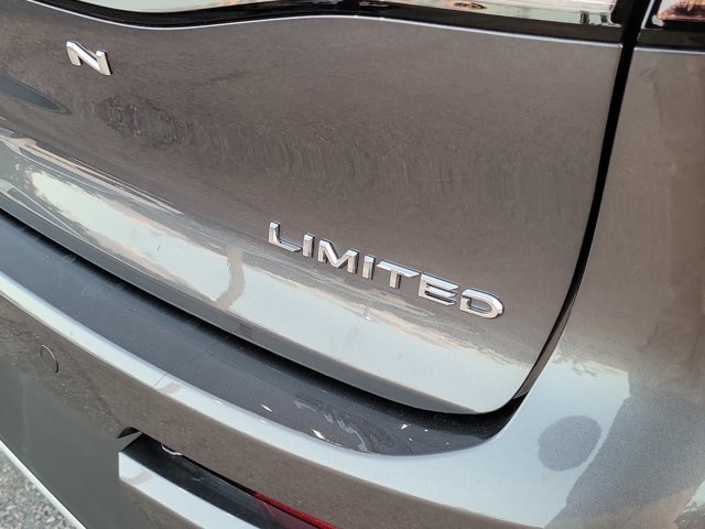 Used 2023 Toyota Crown Limited image 5