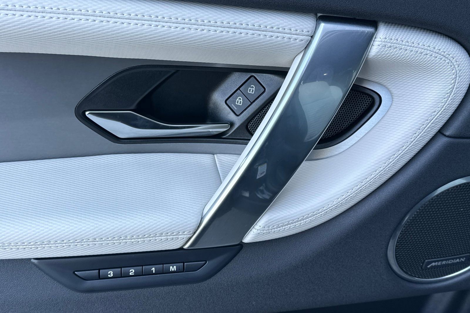 Used 2025 Land Rover Discovery Sport Dynamic SE image 10