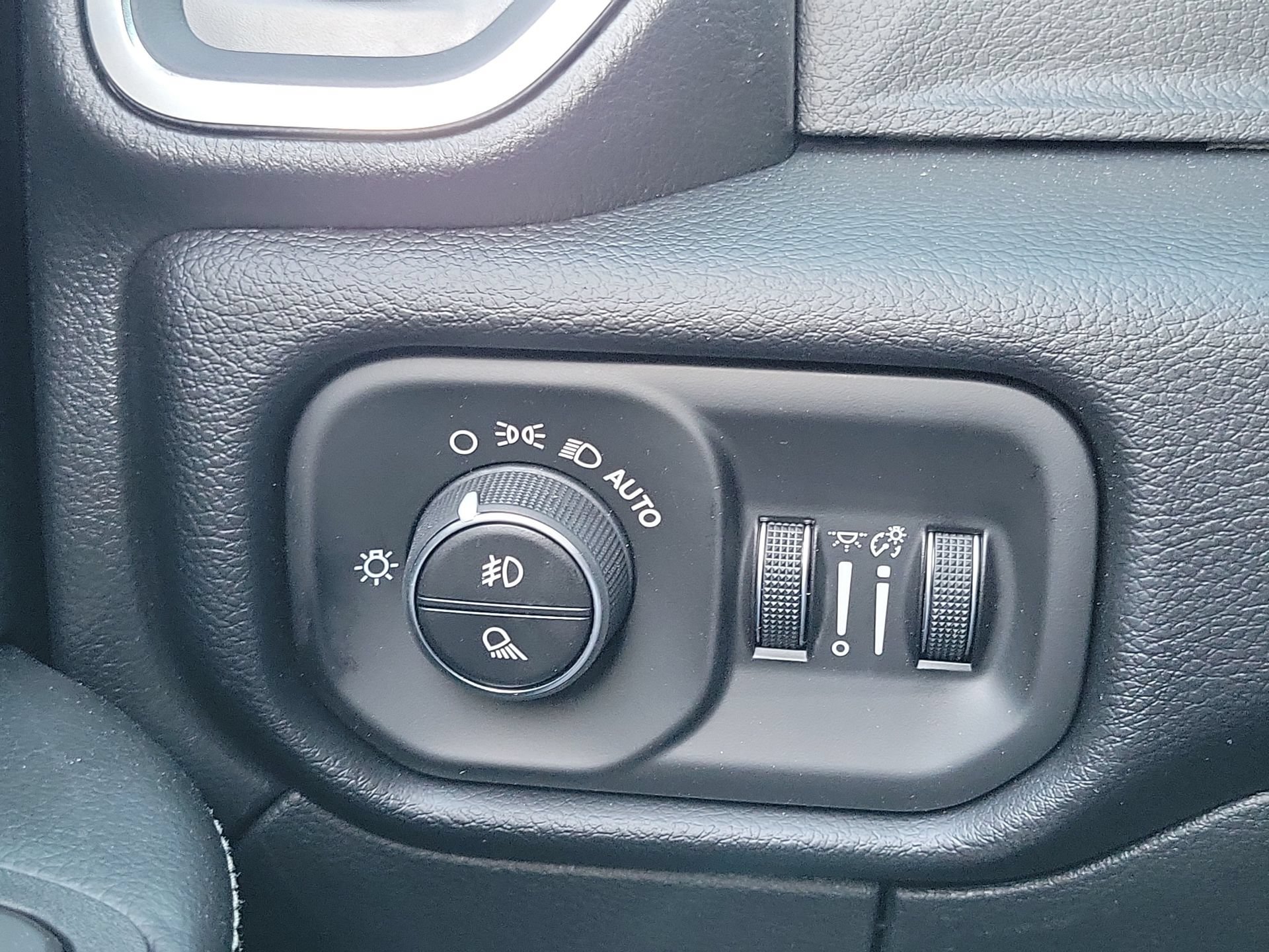 New 2026 RAM 2500 Laramie AWD/4WD image 8