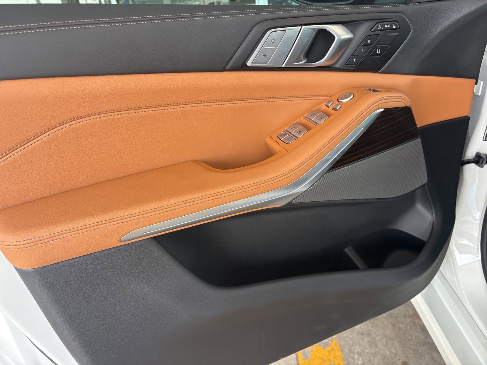 Used 2026 BMW X7 xDrive40i w/ Premium Package AWD/4WD image 11