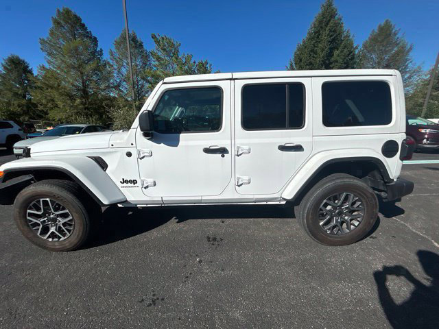 Used 2025 Jeep Wrangler Unlimited Sahara AWD/4WD image 2