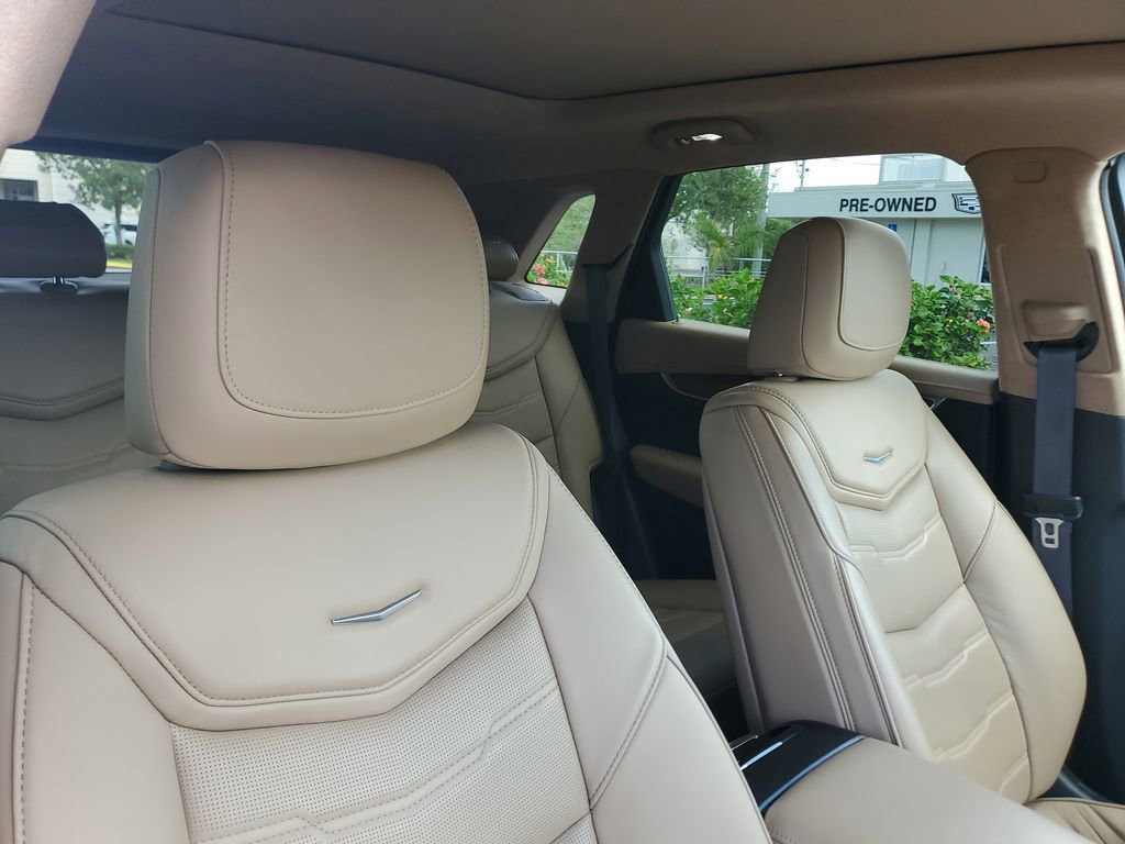 Used 2017 Cadillac XT5 Platinum w/ Driver Assist Package image 23