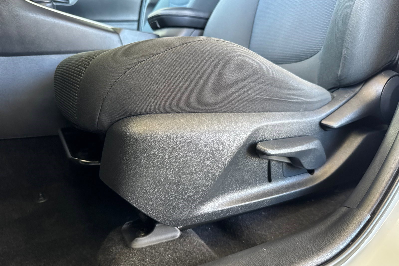 Used 2020 Toyota RAV4 LE w/ All Weather Liner Package AWD/4WD image 14