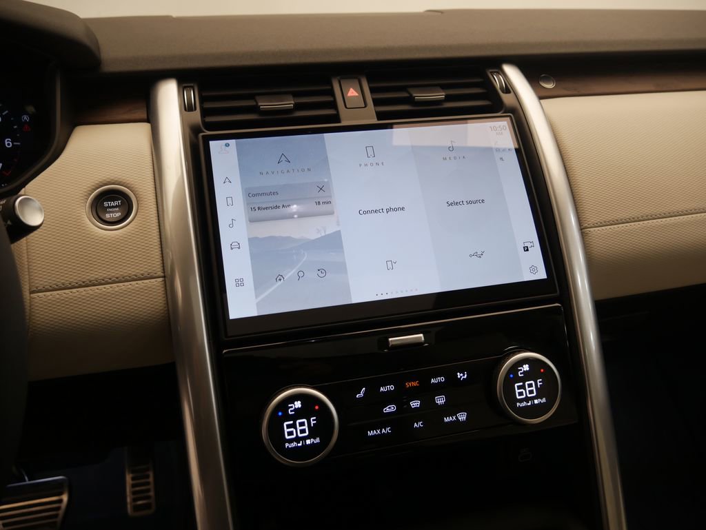 Used 2025 Land Rover Discovery Dynamic SE image 46