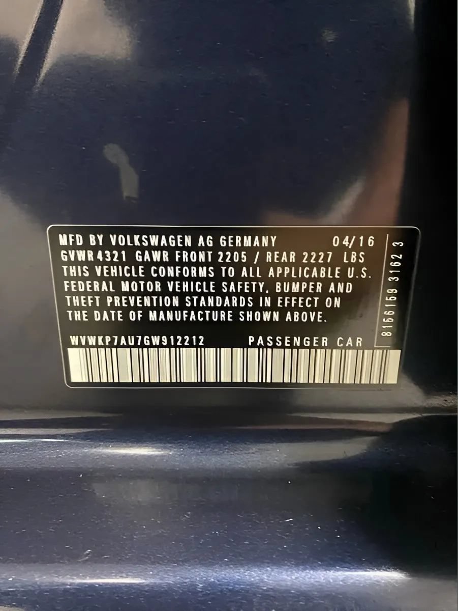 Used 2016 Volkswagen e-Golf SE w/ DC Fast Charging Package FWD image 23