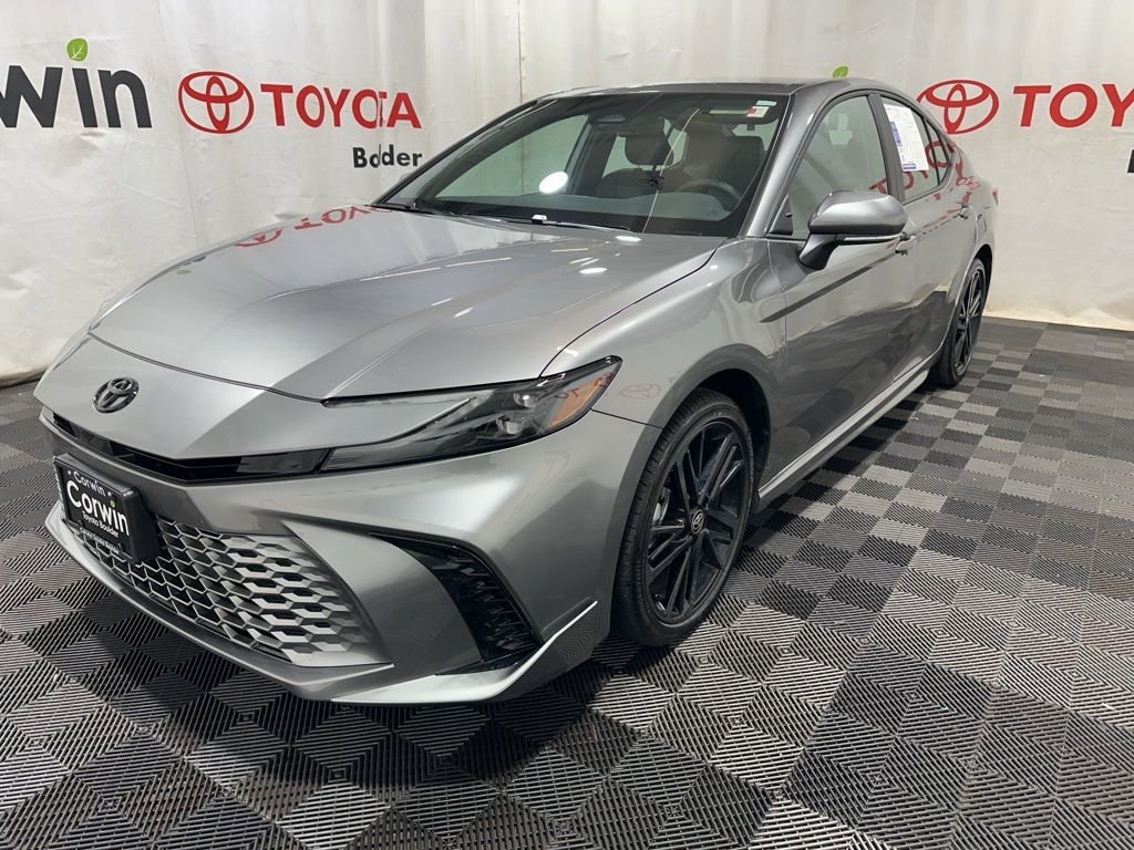 Used 2025 Toyota Camry XSE image 3