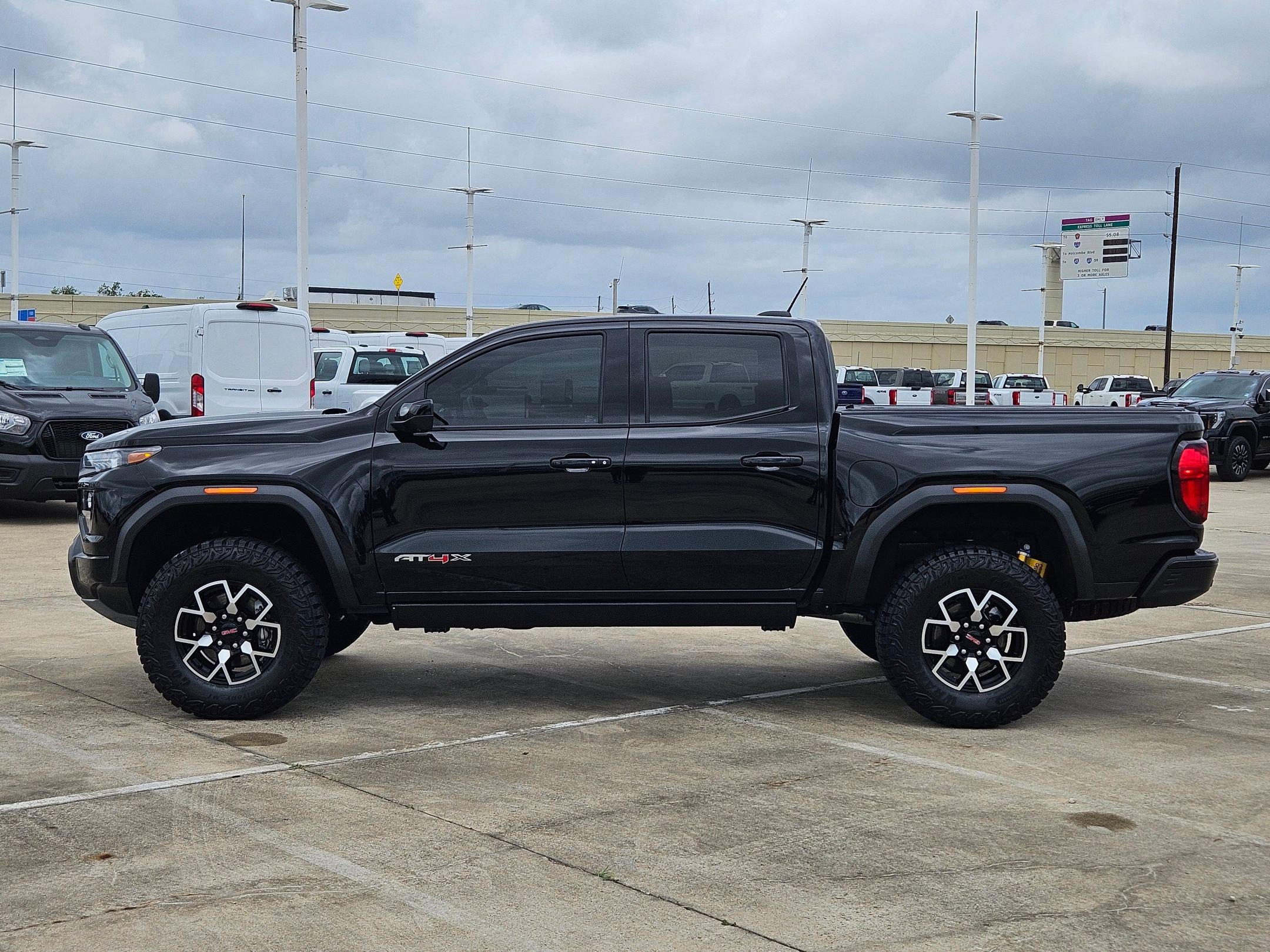 Used 2025 GMC Canyon AT4 w/ AT4X Package image 7