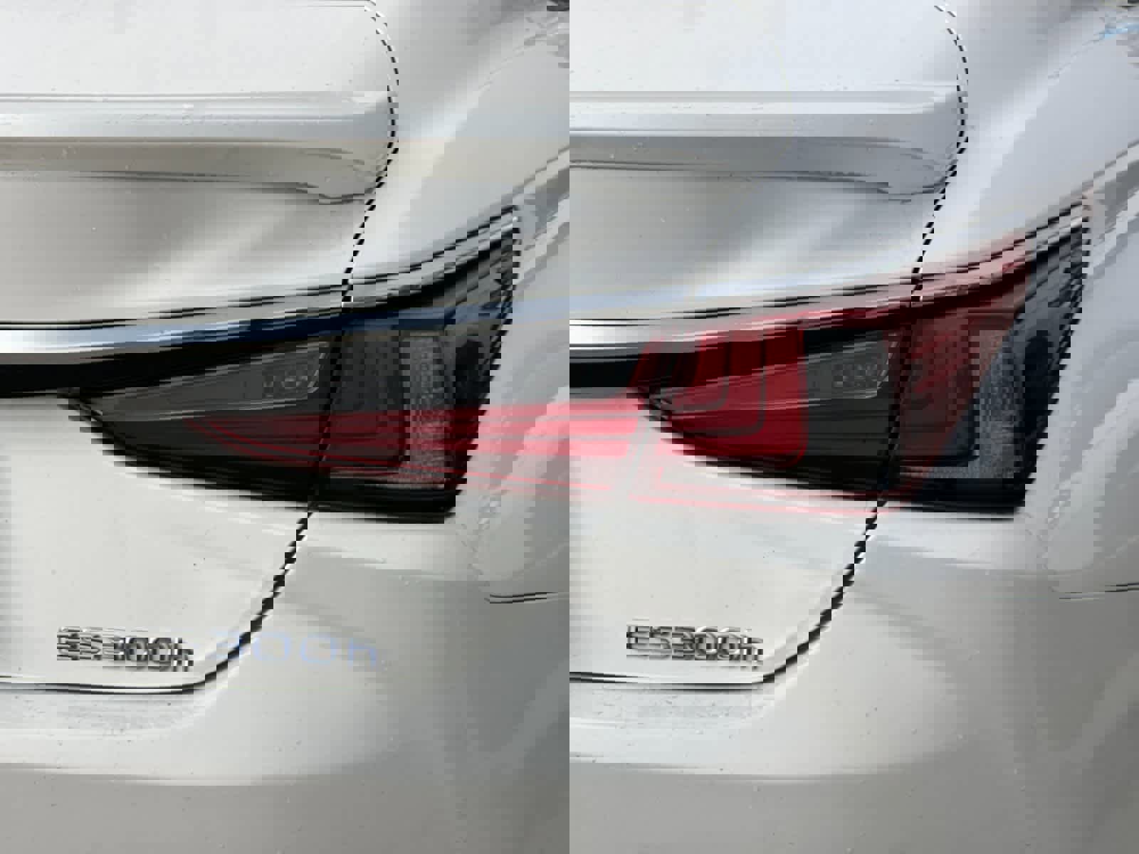 Used 2019 Lexus ES 300h w/ Accessory Package 2 image 27