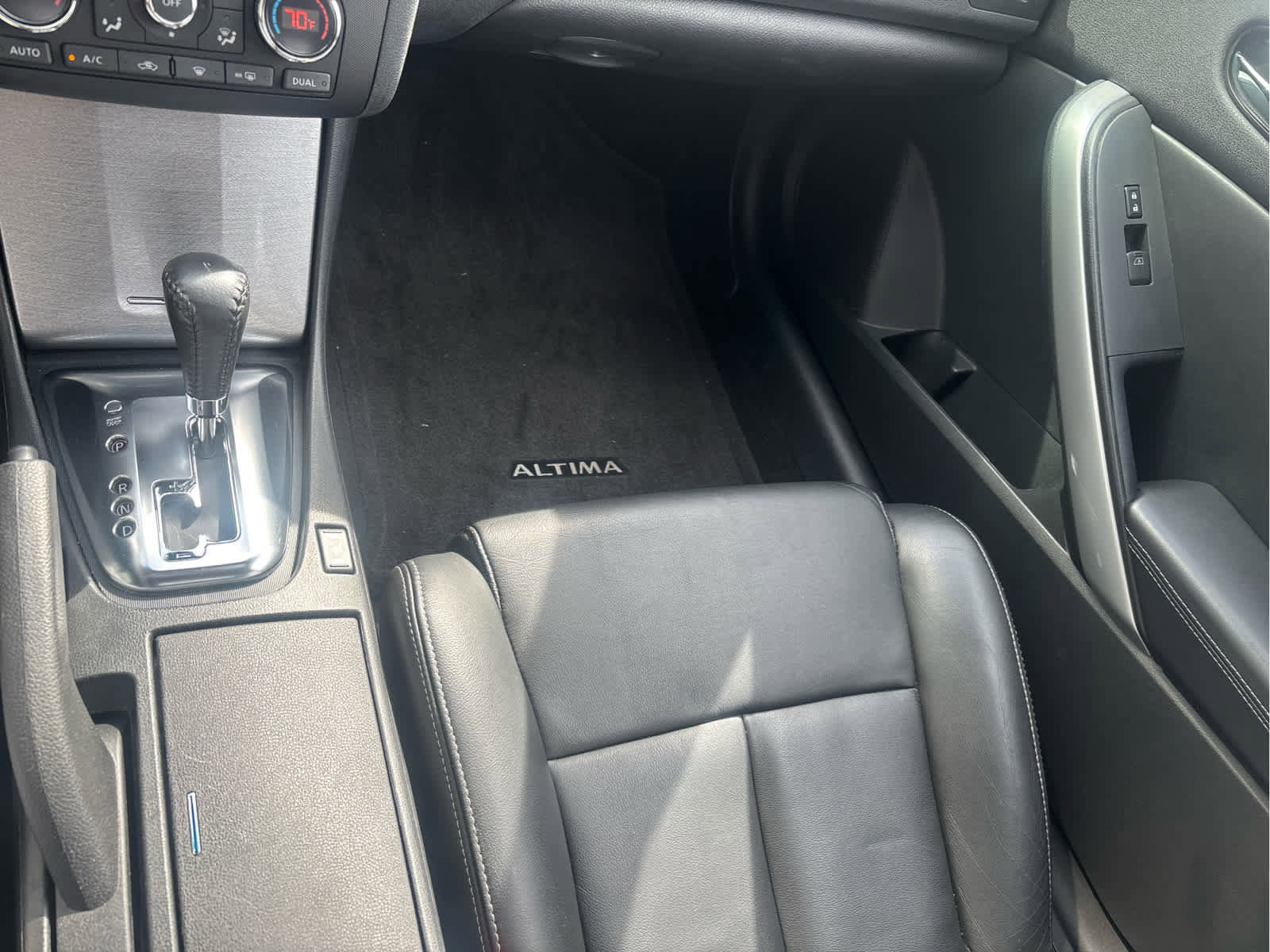 Used 2013 Nissan Altima 2.5 S w/ Premium Pkg FWD image 11