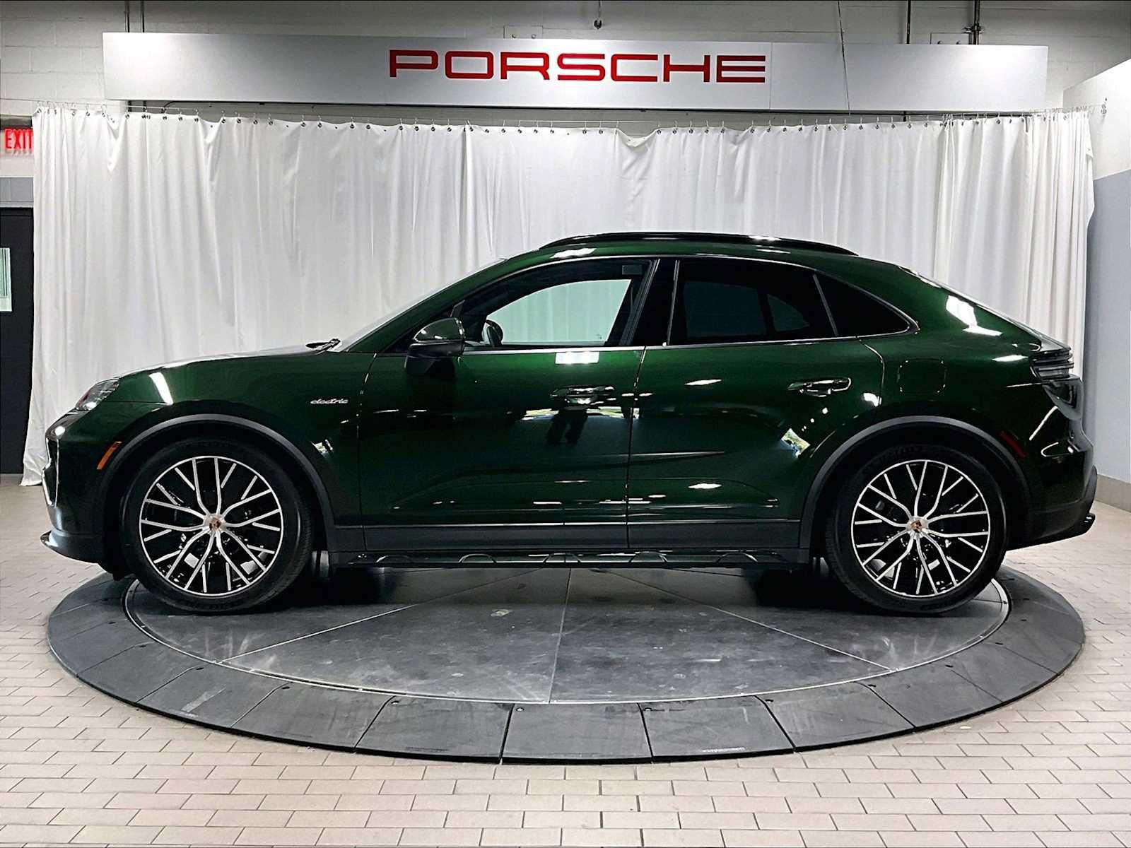 Used 2025 Porsche Macan 4 Electric AWD/4WD image 2