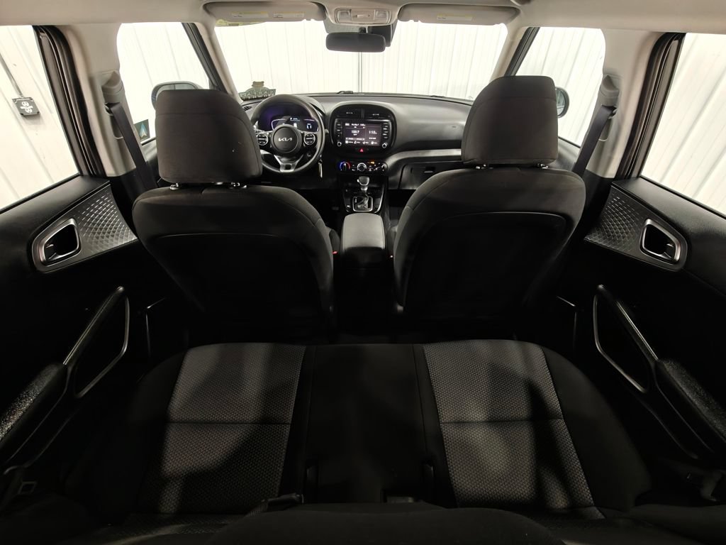 Used 2025 Kia Soul LX w/ LX Technology Package FWD image 22