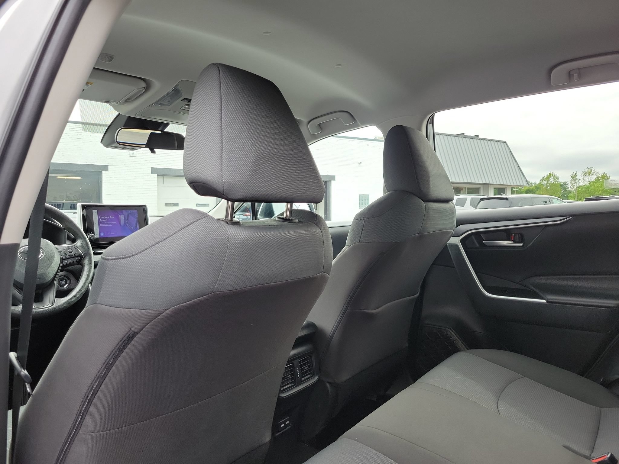 Used 2025 Toyota RAV4 XLE FWD image 23