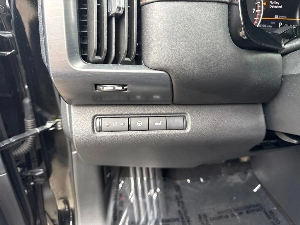 Used 2025 Nissan Pathfinder Rock Creek AWD/4WD image 22