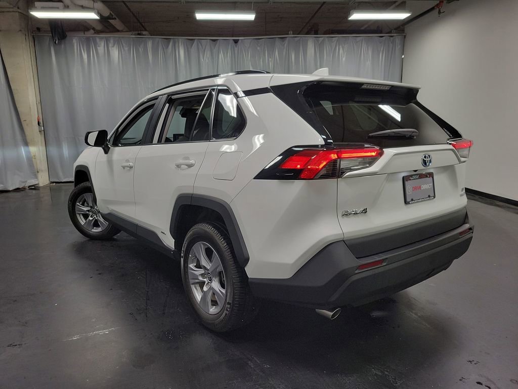 Used 2022 Toyota RAV4 LE AWD/4WD image 6