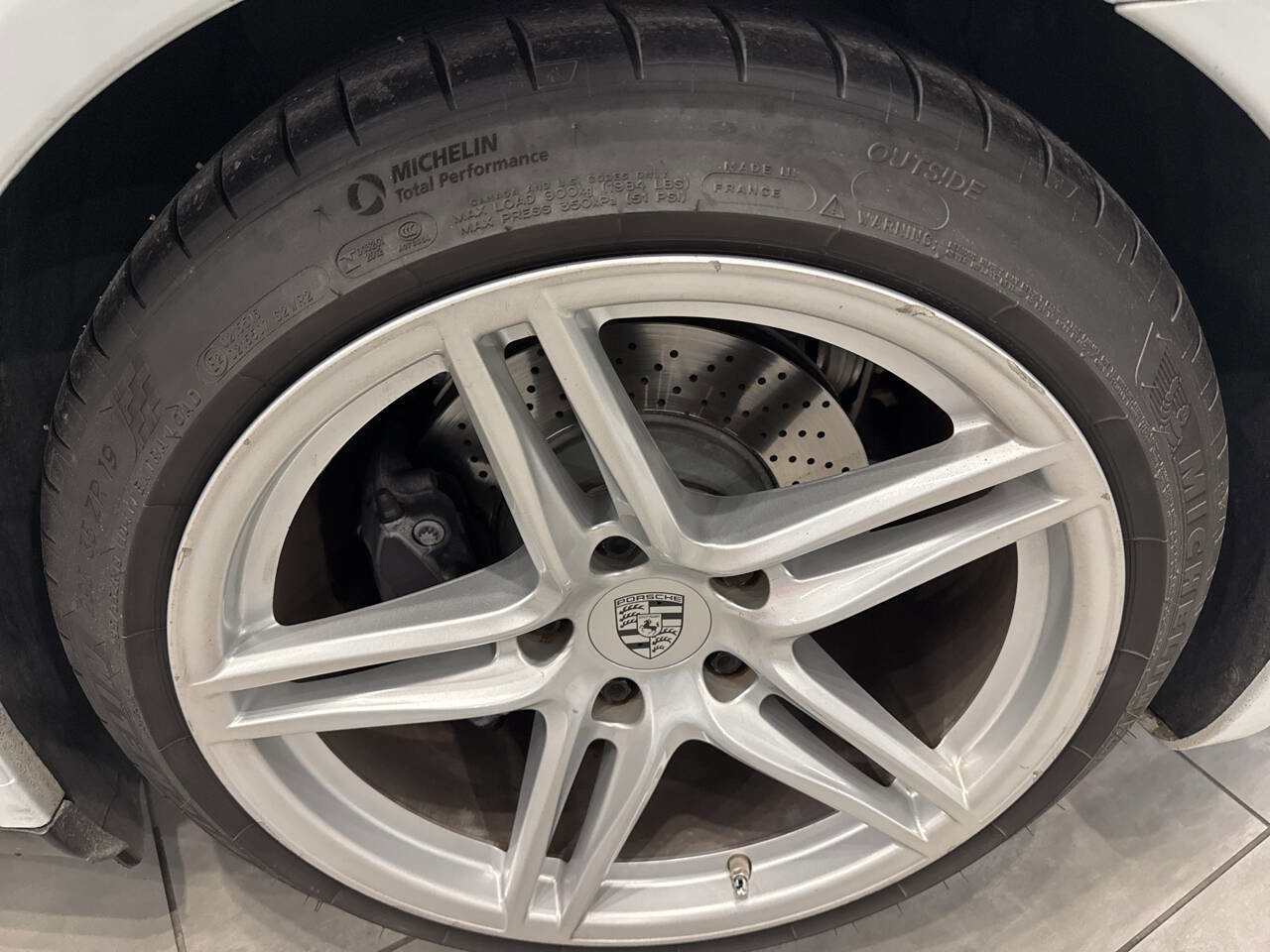 Used 2019 Porsche 911 Carrera 4 w/ Sportdesign Package image 35