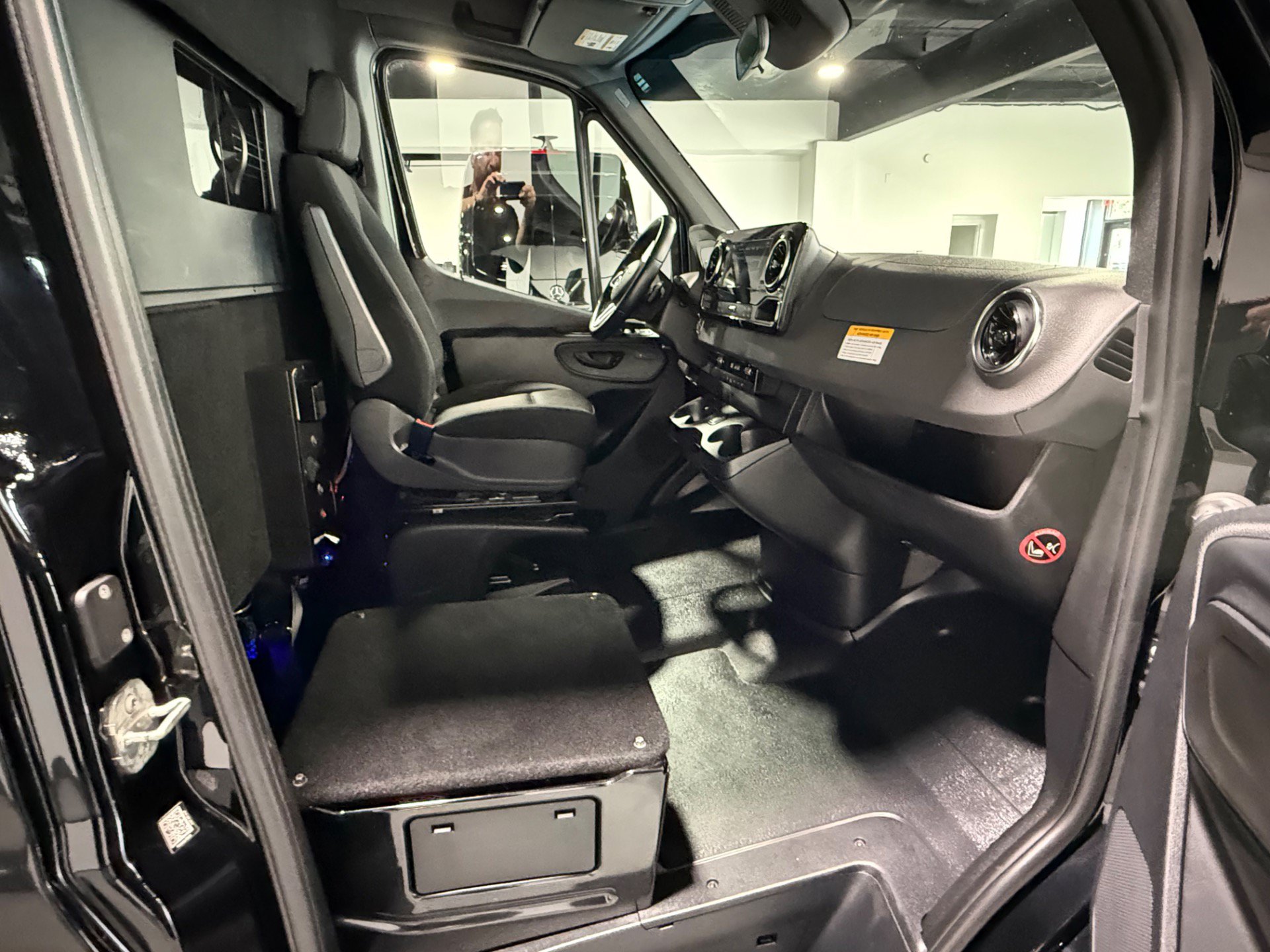 Used 2024 Mercedes-Benz Sprinter 3500 image 38