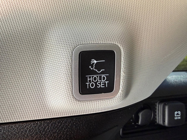 Used 2023 Jeep Grand Cherokee Laredo w/ Luxury Tech Group I image 16