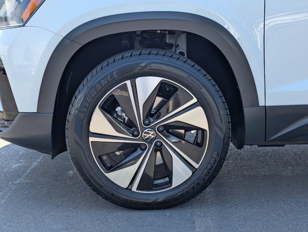Used 2023 Volkswagen Taos SE AWD/4WD image 39