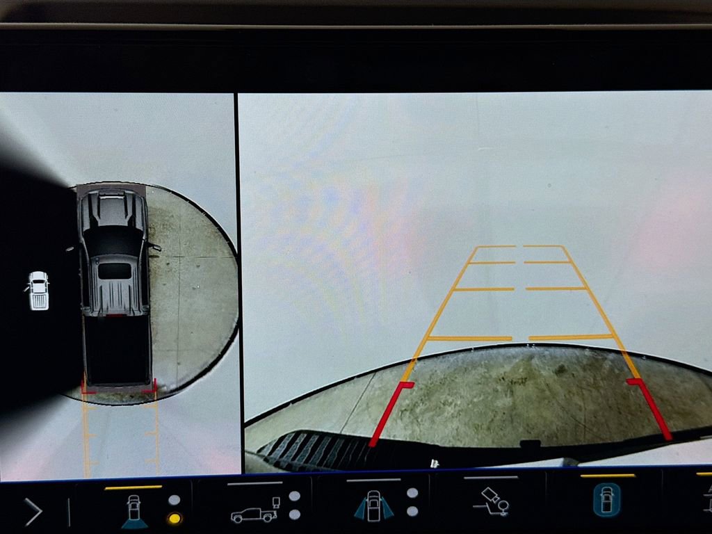 Used 2024 Chevrolet Silverado 2500 ZR2 w/ Technology Package image 17