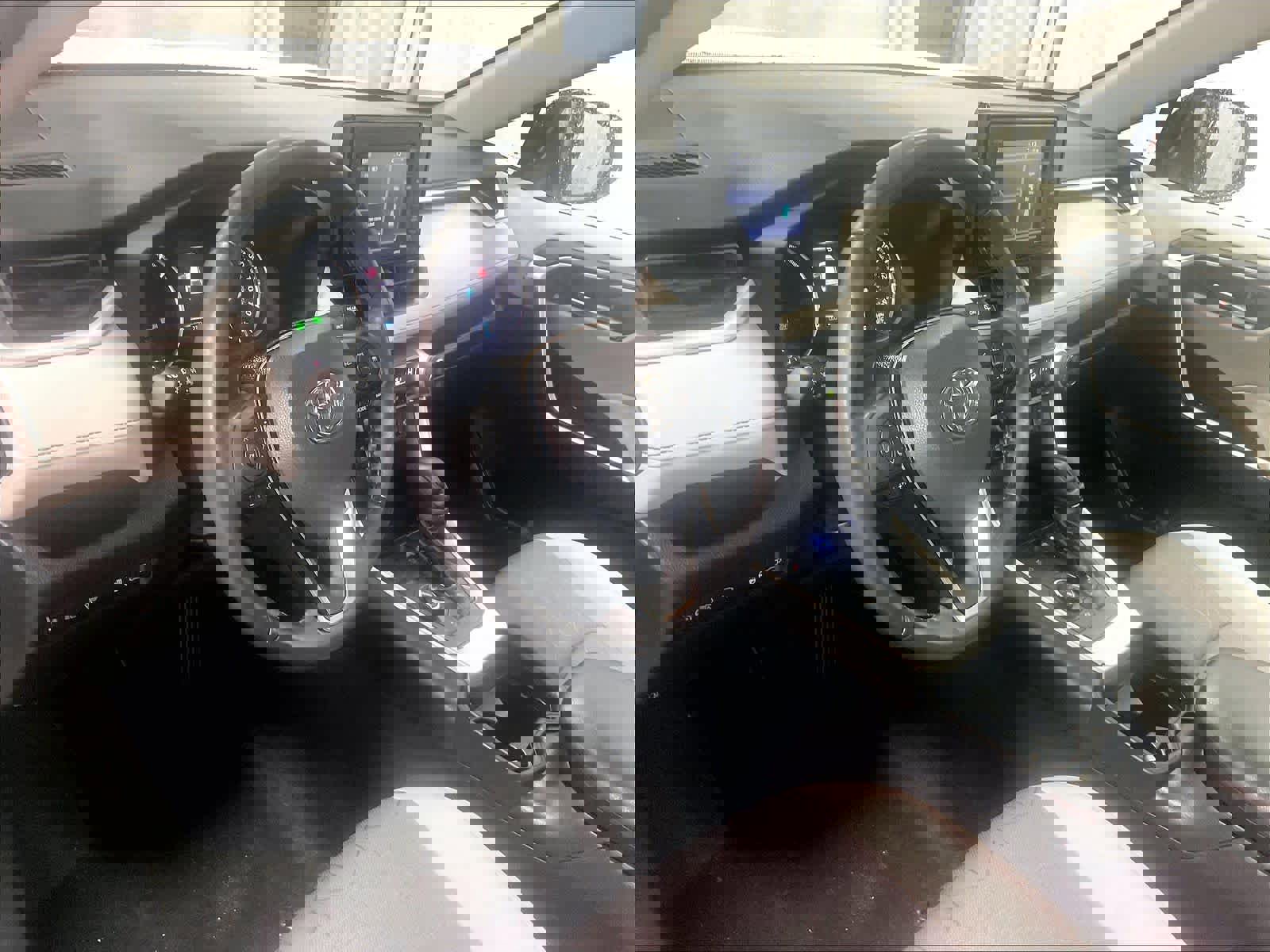 Used 2021 Toyota RAV4 XLE w/ Convenience Package image 8