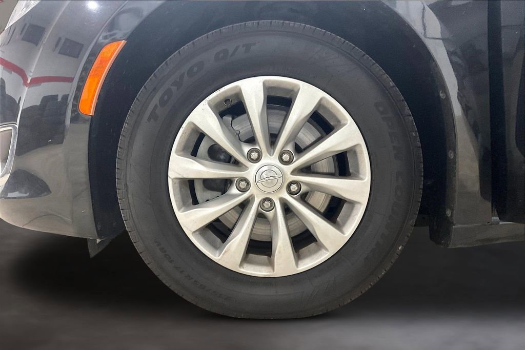 Used 2018 Chrysler Pacifica Touring Plus image 9