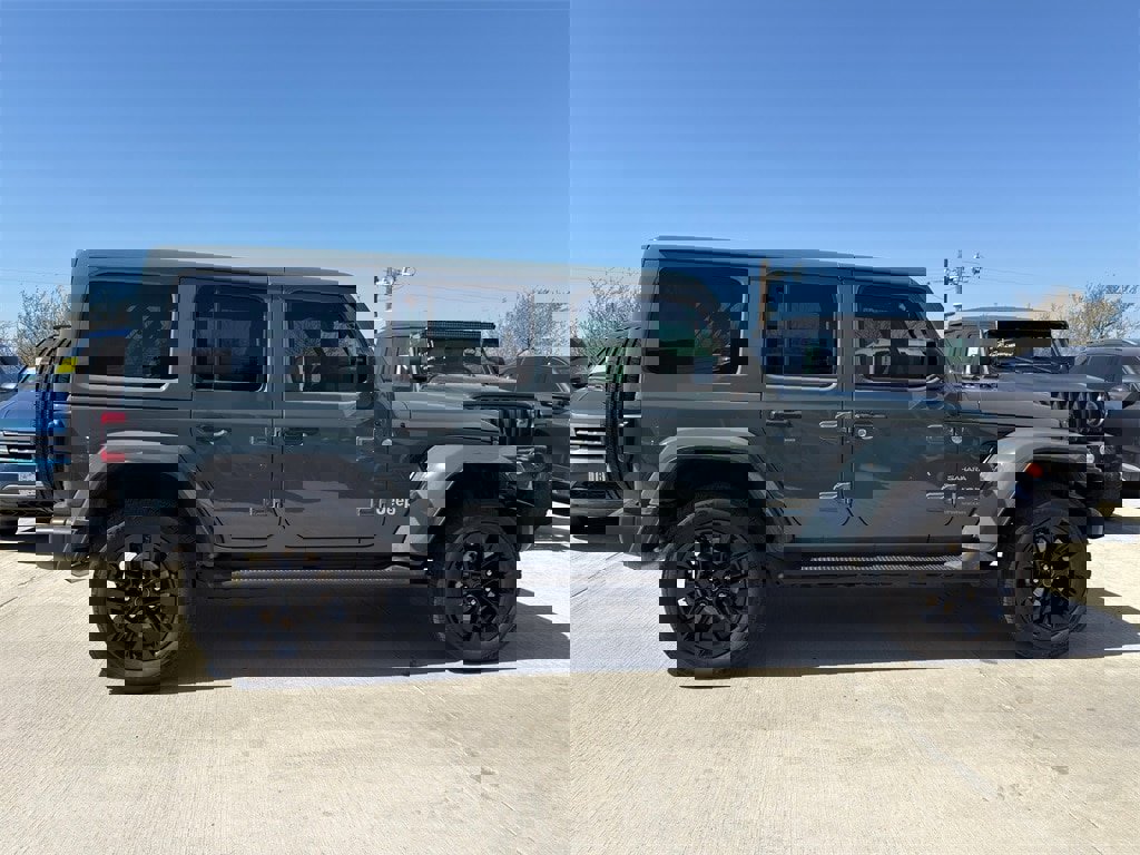 Used 2024 Jeep Wrangler Unlimited Sahara image 11