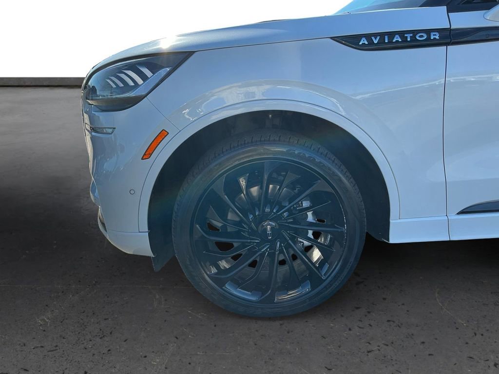 Used 2024 Lincoln Aviator Reserve w/ Equipment Group 201A image 13