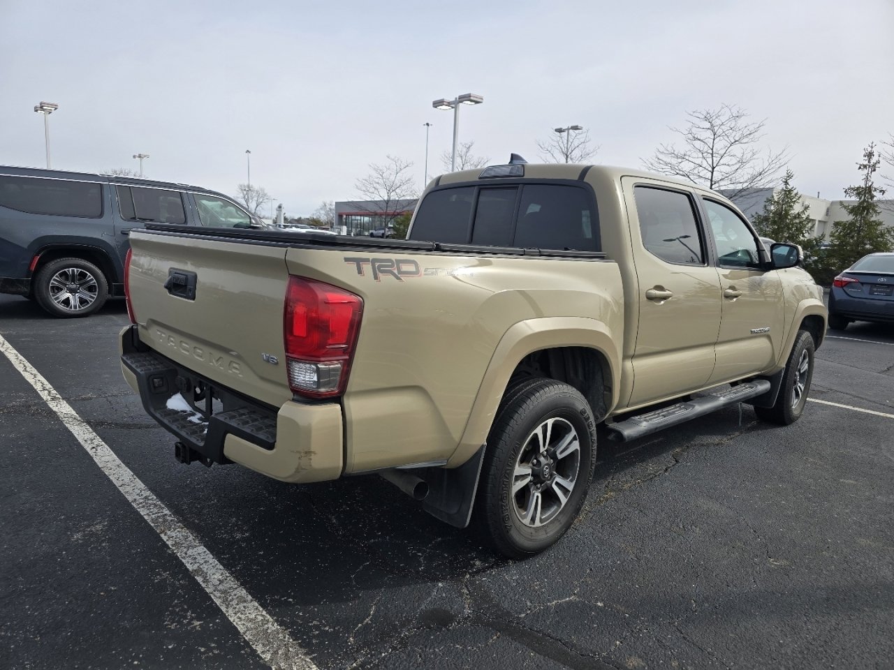 Used 2016 Toyota Tacoma TRD Sport w/ Towing Package image 7