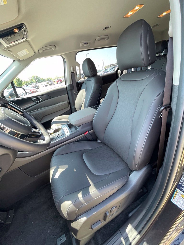 New 2026 Kia Carnival FWD image 10