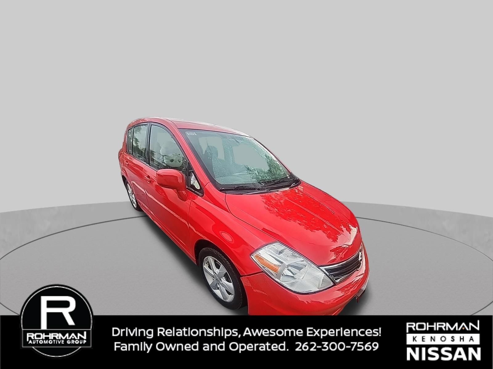 Used 2010 Nissan Versa Hatchback w/ Premium Pkg FWD image 4