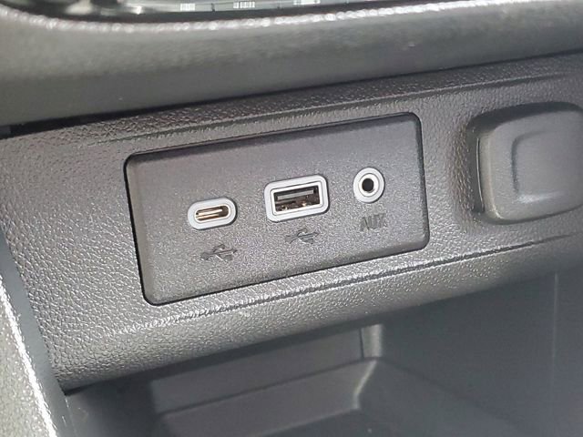 Used 2022 Buick Encore GX Select AWD/4WD image 21