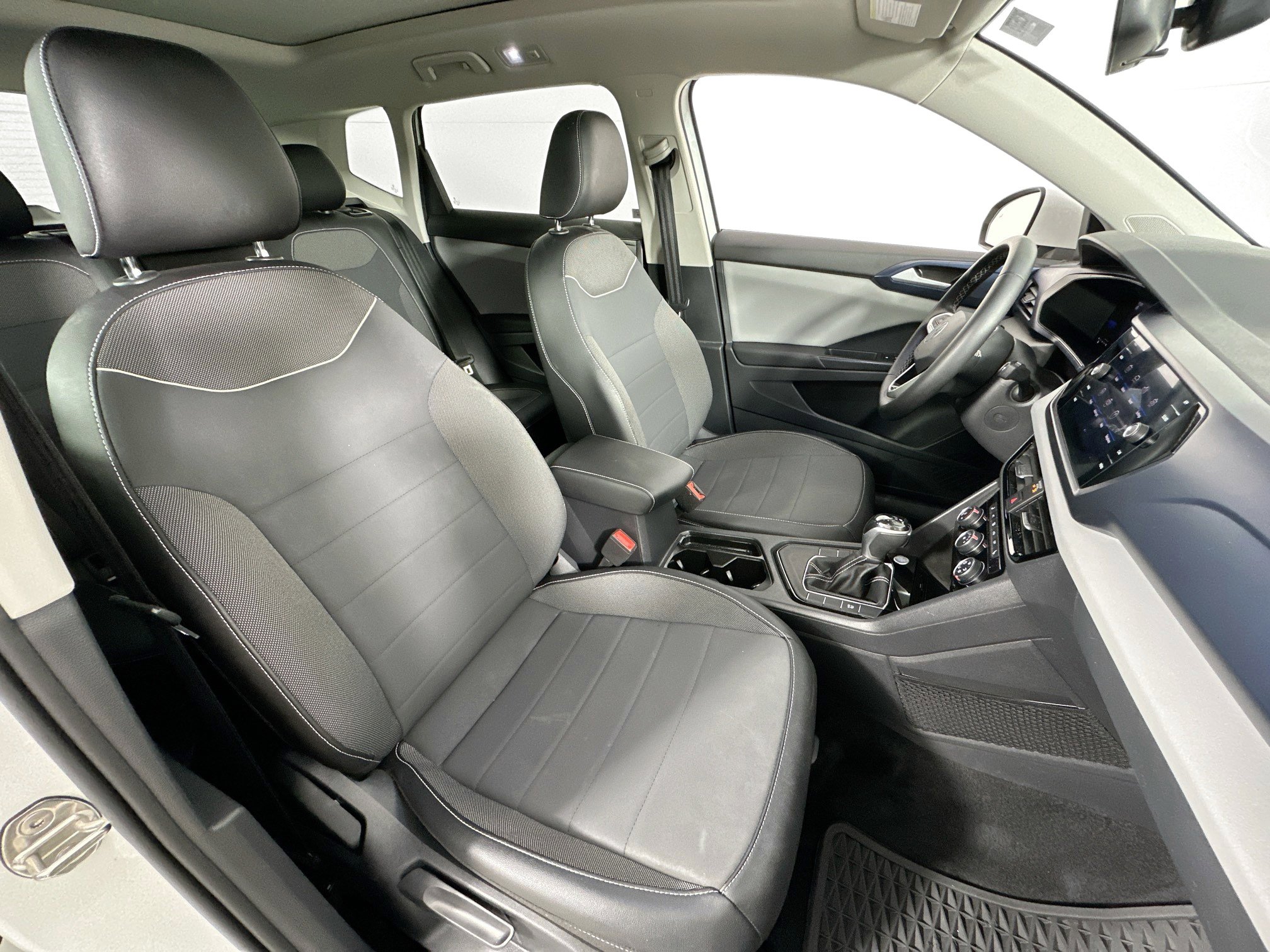 Used 2023 Volkswagen Taos SE image 27