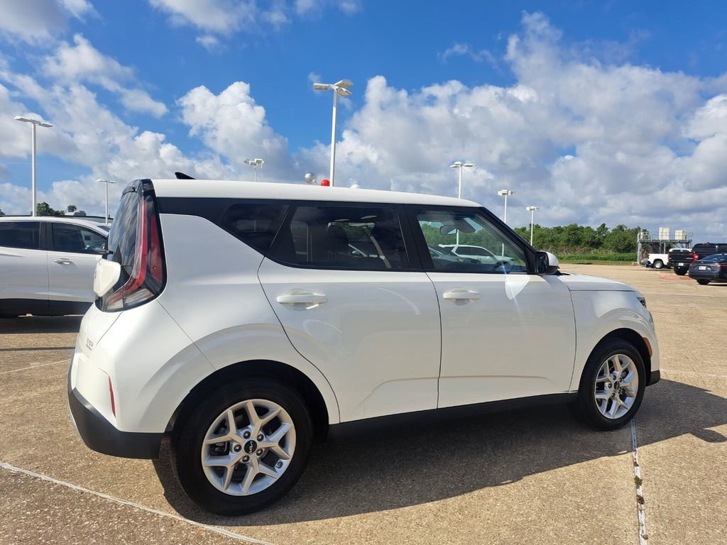 Used 2025 Kia Soul LX w/ LX Technology Package image 5