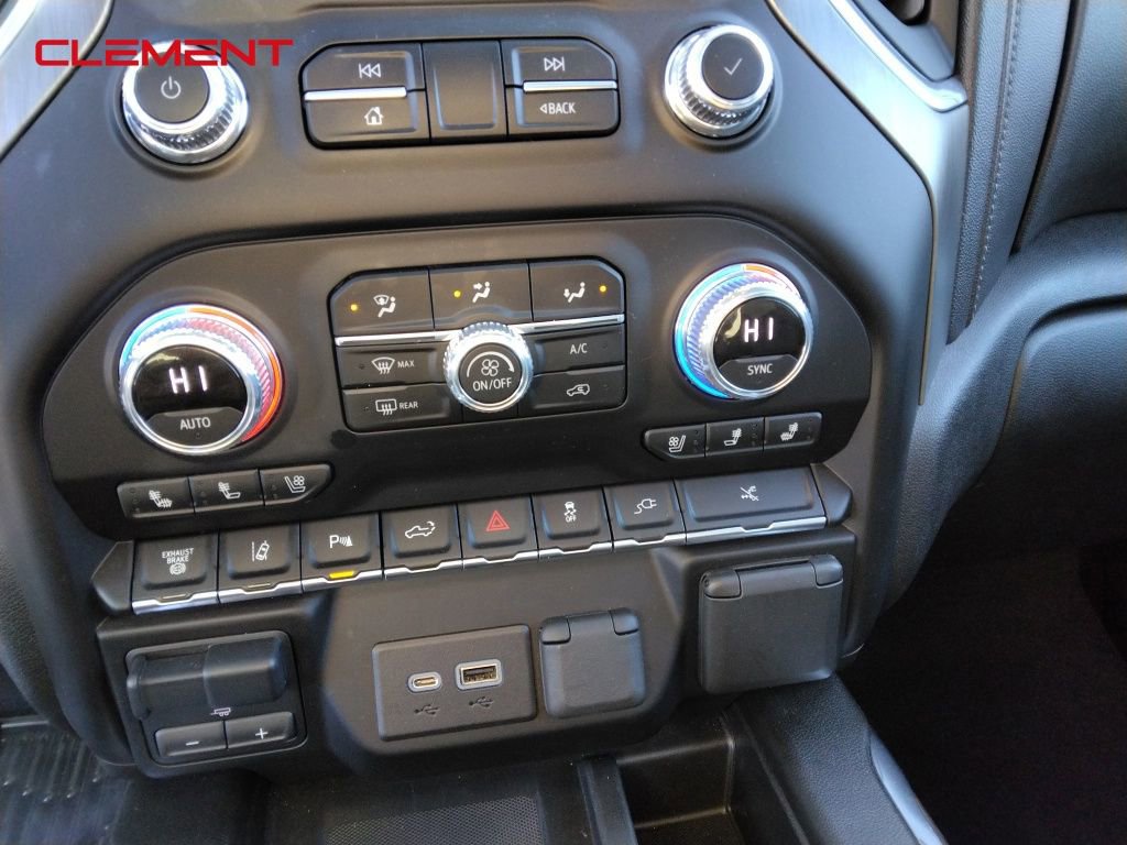 Used 2022 GMC Sierra 3500 Denali w/ Denali Ultimate Package image 16