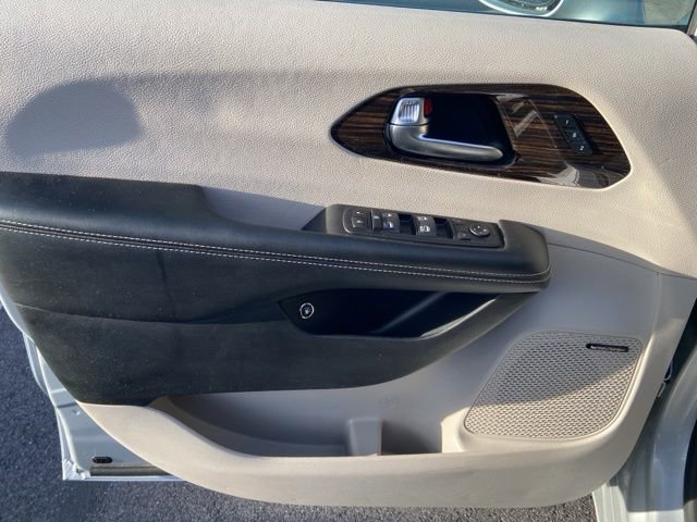 Used 2022 Chrysler Pacifica Limited image 29