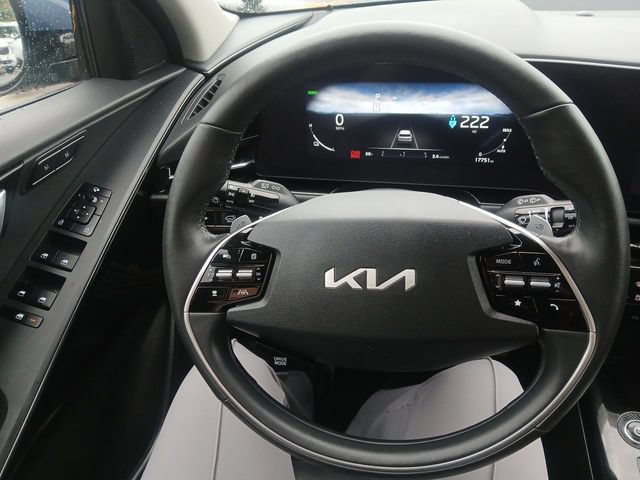 Certified 2024 Kia Niro Wave w/ Wave Preserve Package FWD image 16