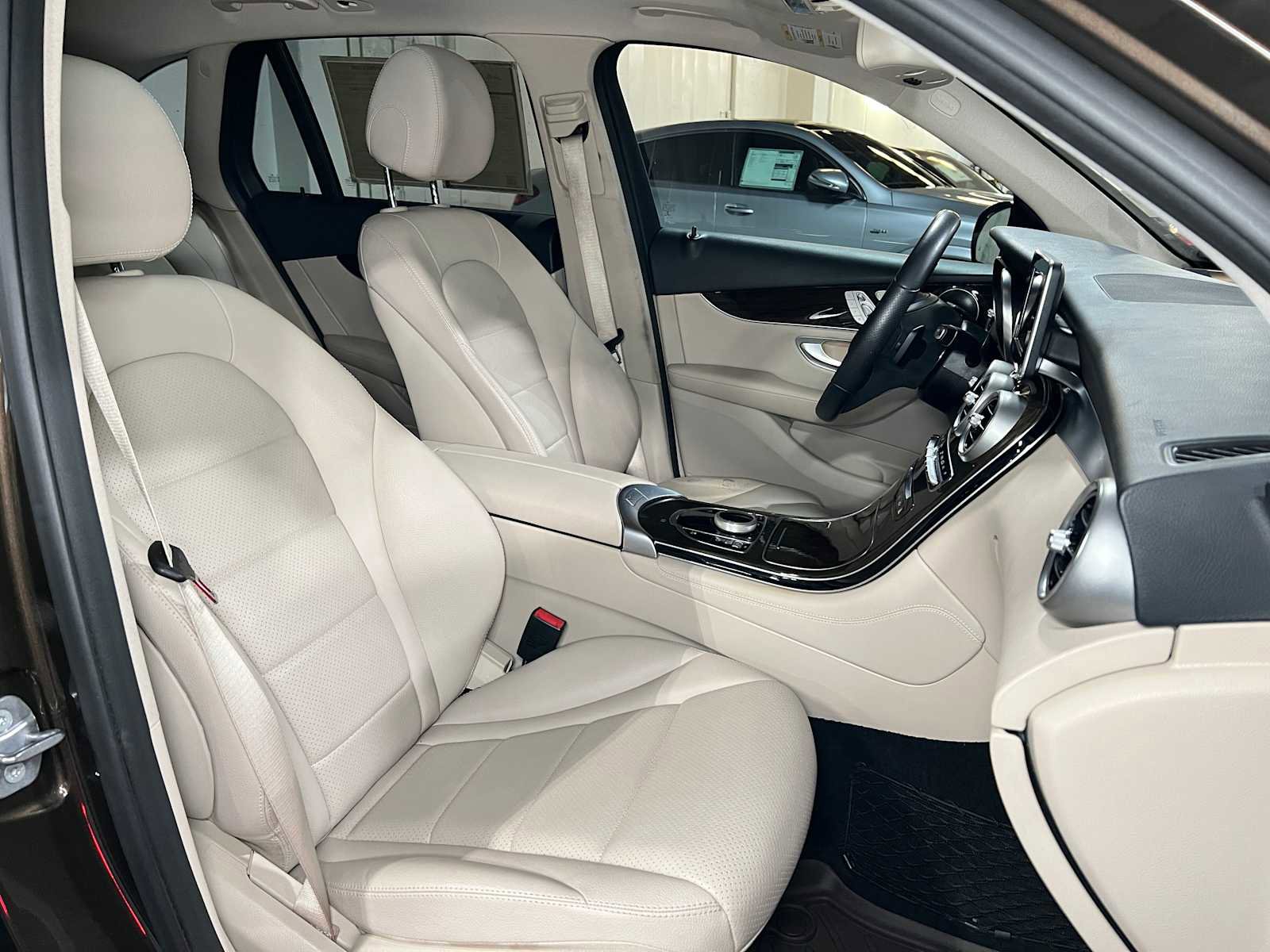 Used 2018 Mercedes-Benz GLC 300 image 11
