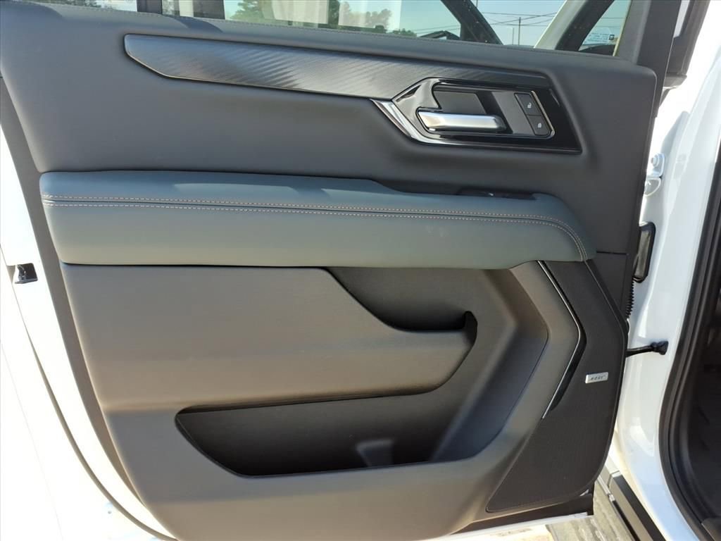 New 2026 GMC Yukon XL AT4 AWD/4WD image 17