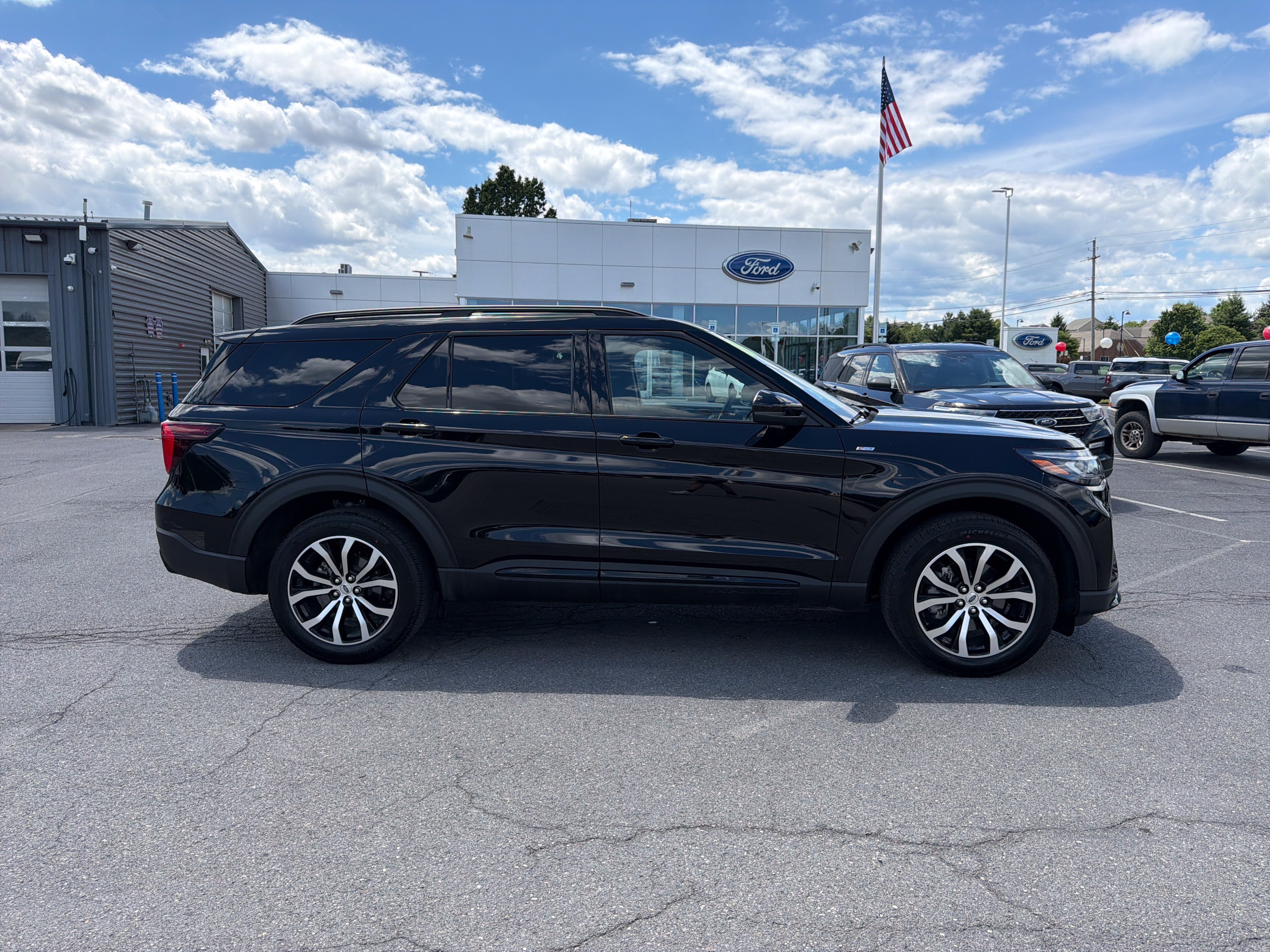 Used 2026 Ford Explorer ST-Line AWD/4WD image 2