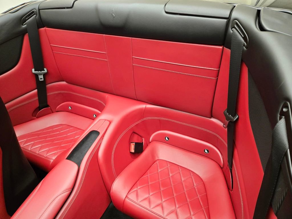 Used 2015 Ferrari California T RWD image 18