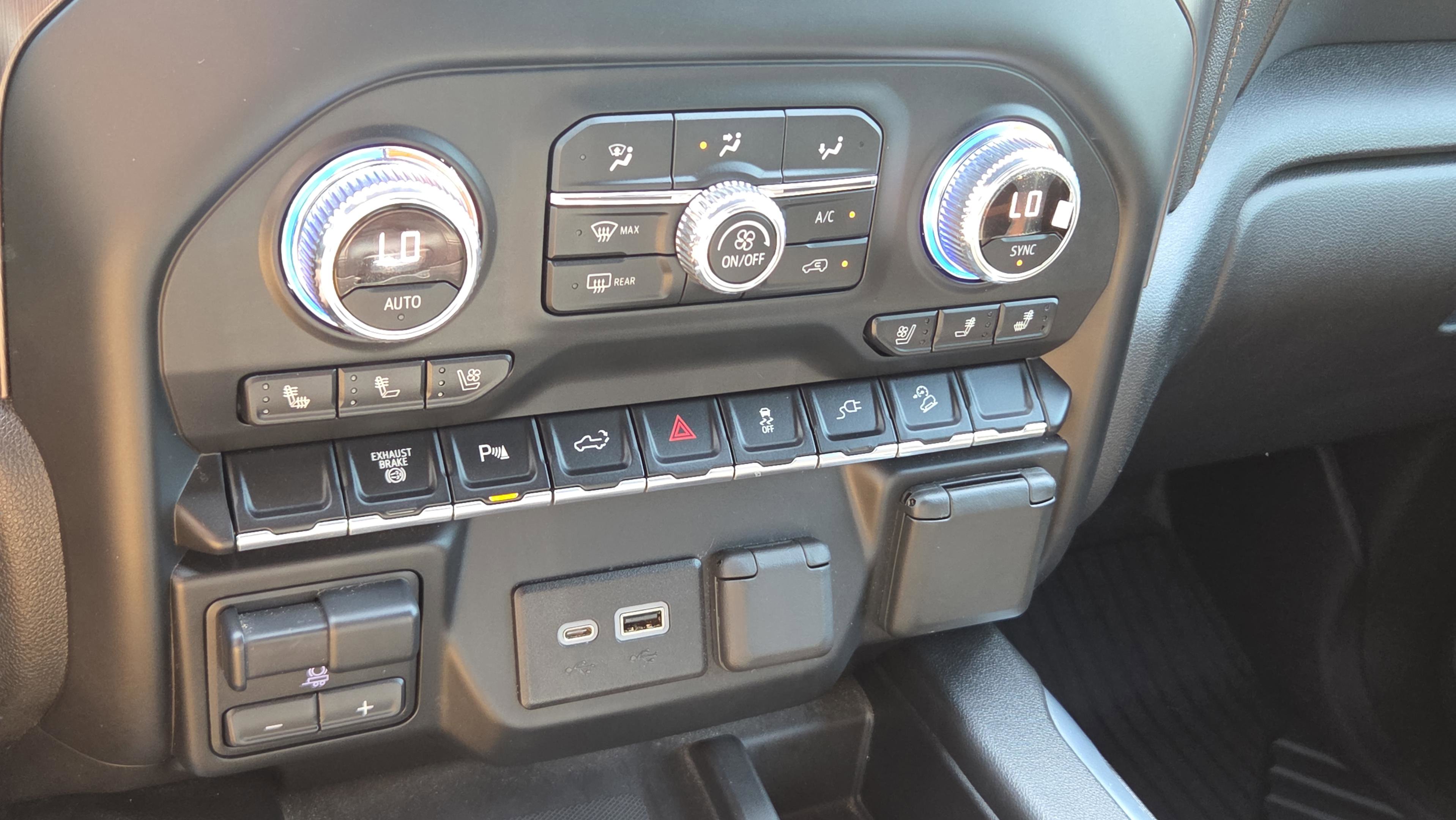 Used 2020 GMC Sierra 2500 AT4 w/ AT4 Premium Package AWD/4WD image 22