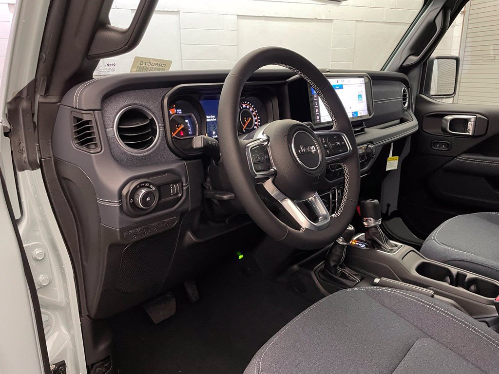 New 2026 Jeep Wrangler Unlimited Rubicon w/ Rockslide Package AWD/4WD image 14
